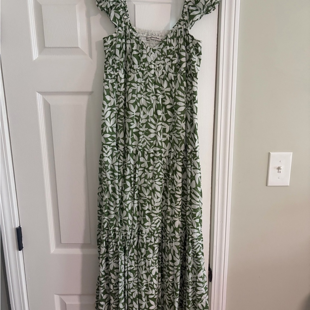 Abercrombie & Fitch Green and White Leaf-Print Maxi Dress